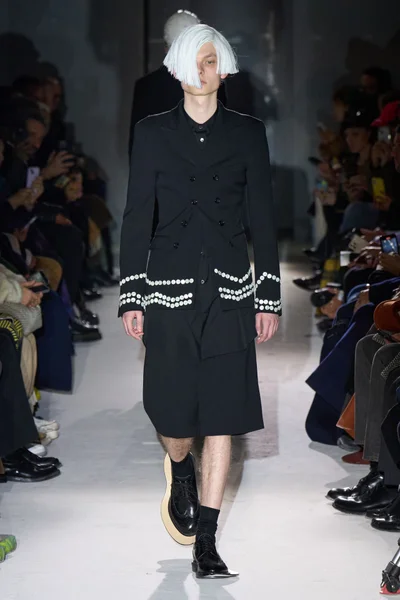 Look 10